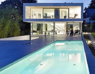 Elegantly displaying a minimalist design: Puristische Villa