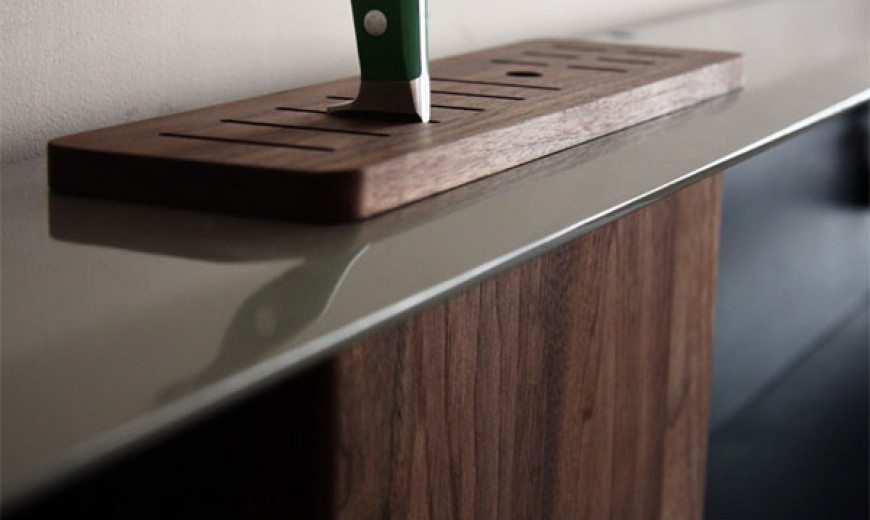 Backsplash Shelf With Integrated Knife Block Helps Spruce Up Kitchen Storage