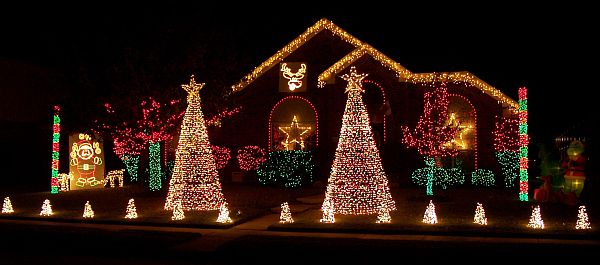 Christmas-Lights-Outdoor-3