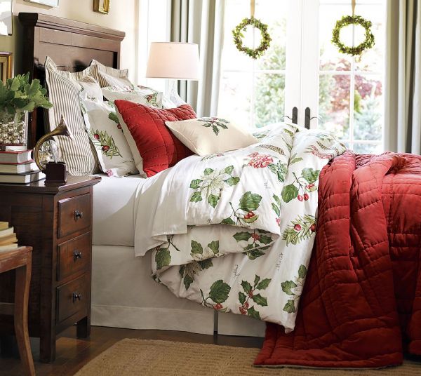 Green, white and red bedroom with Christmas theme