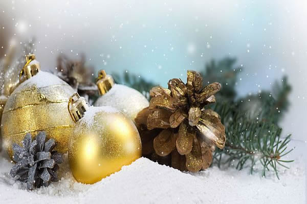Yellow-Christmas-Decorations-3