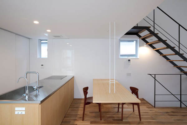 Narrow Japanese home with voluminous interiors 10