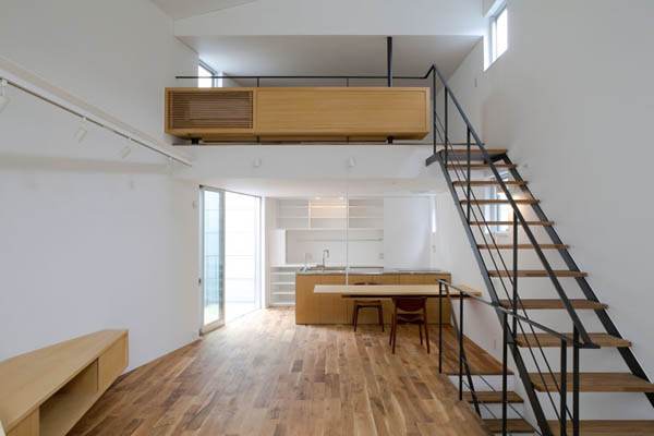 Narrow-Japanese-home-with-voluminous-interiors-6