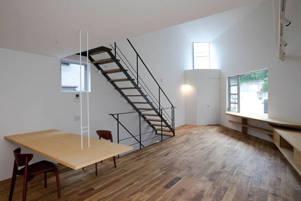 Narrow Japanese home with voluminous interiors 8