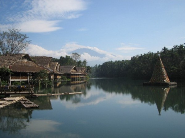 Villa Escudero 9