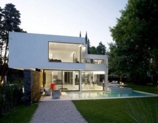 Carrara House in Pilar Excites to the Core