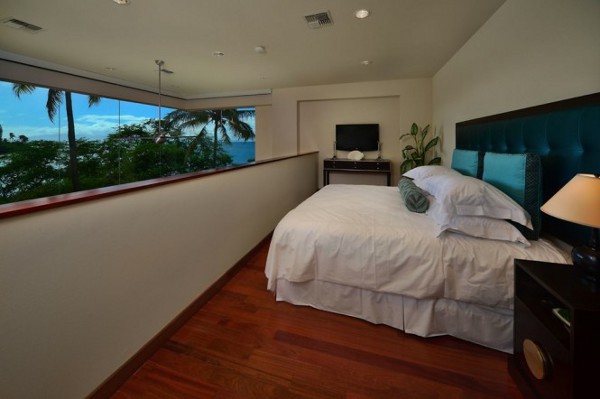 Jewel of Kahana Beach House 10