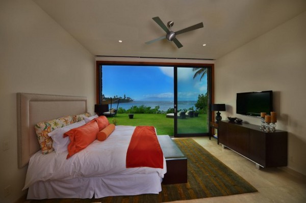 Jewel of Kahana Beach House 18