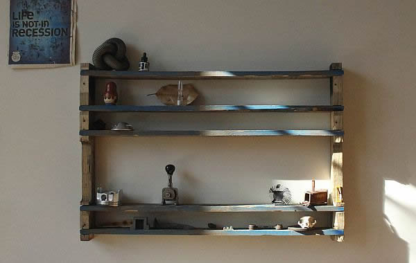 Living Room pallet shelves