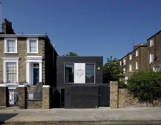 Award Winning Small House in London With a Dark Brick Exterior