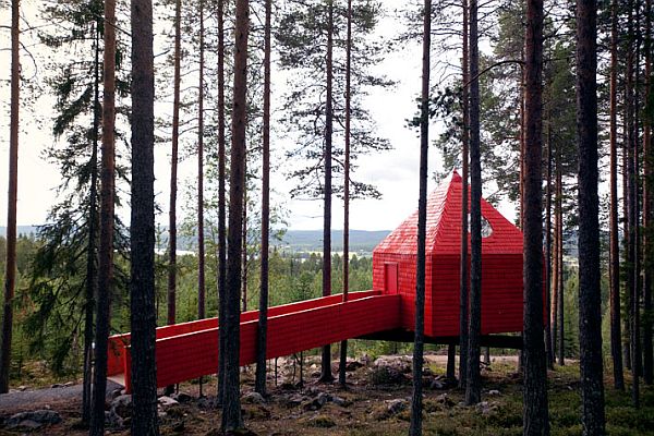 Sweeden-Treehotel-Blue-Cone-3