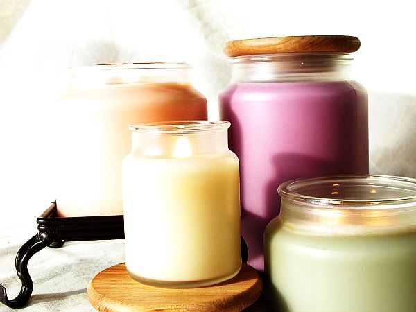 Valentines Day jar white purple candles