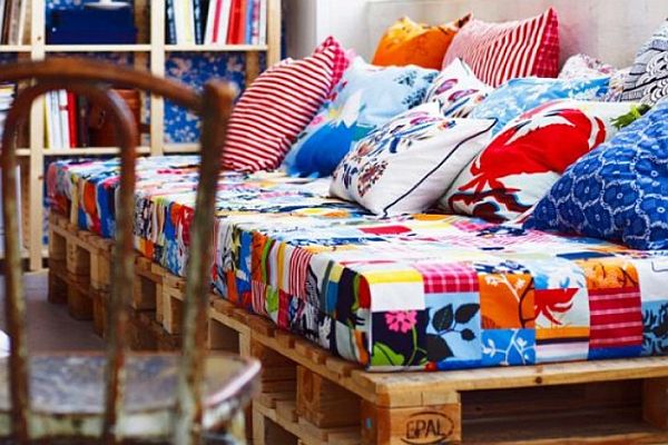 colorful pallet bed