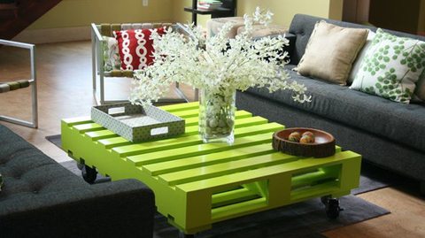 green-pallet-coffee-table