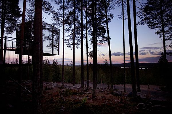 mirror cube Sweeden Treehotel