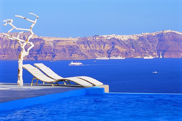 Astarte-Suites-Santorini-lounge-exterior-pool