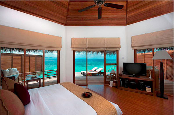 Beautiful-Bedroom-with-Stunning-Ocean-Views