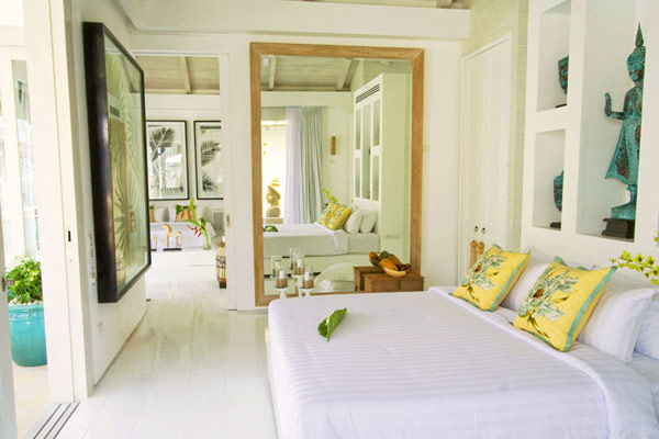 Contemporary Thailand Villa luxurious large bedroom design