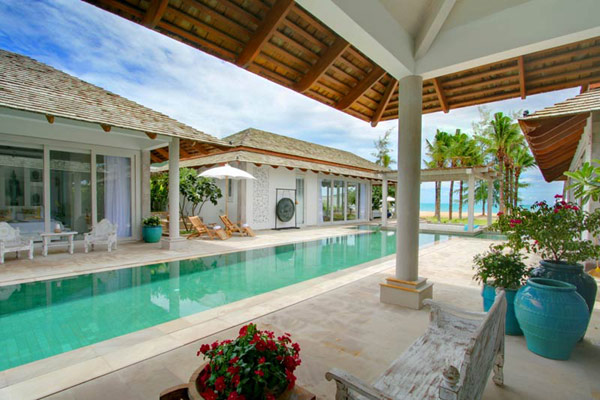 Contemporary Thailand Villa relaxing pool area