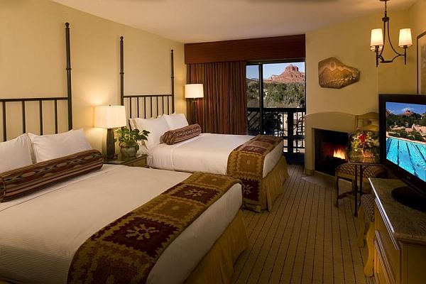 Hilton-Sedona-Resort-and-Spa-bedroom