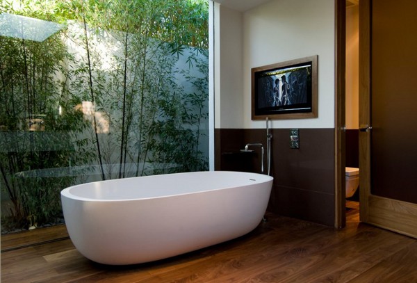 Hopen Place House luxury bath