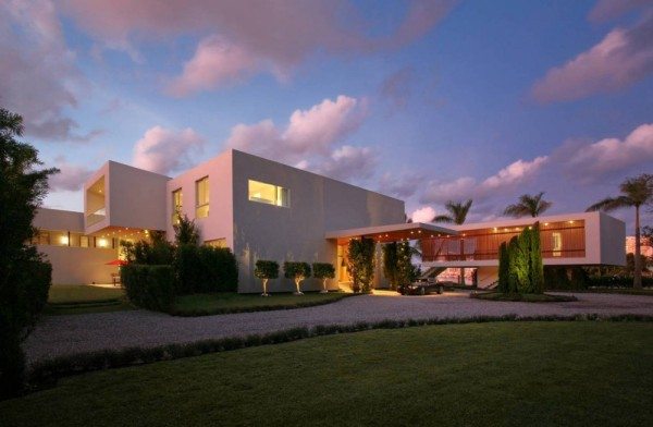 La-Gorce-Residence-in-Miami-4-600x392