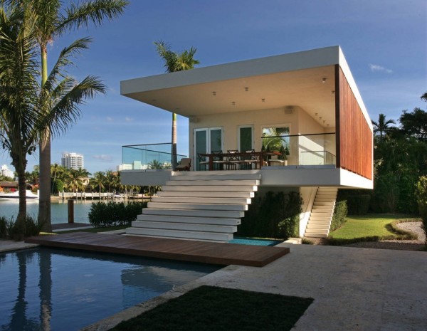 La-Gorce-Residence-in-Miami-exterior-view-600x465