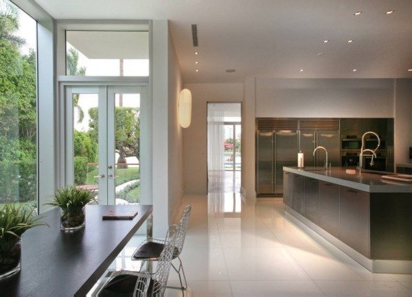 La-Gorce-Residence-in-Miami-luxury-kitchen-600x432
