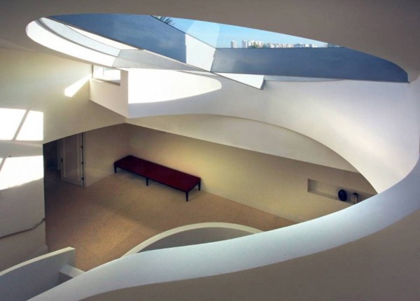 La-Gorce-Residence-in-Miami-rounded-shaped-interior-600x430