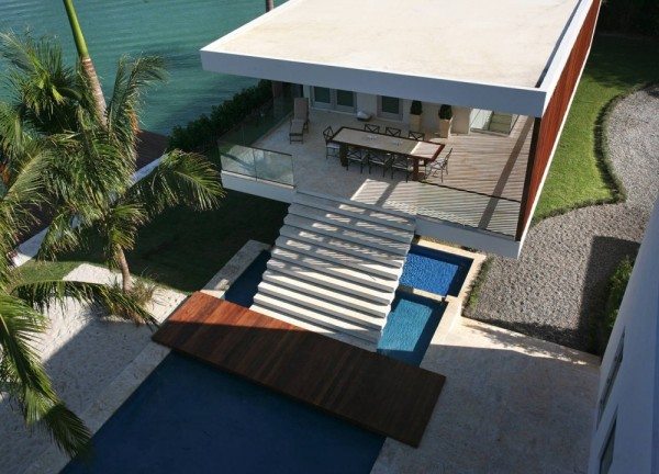 La-Gorce-Residence-in-Miami-upper-view-balcony-600x432