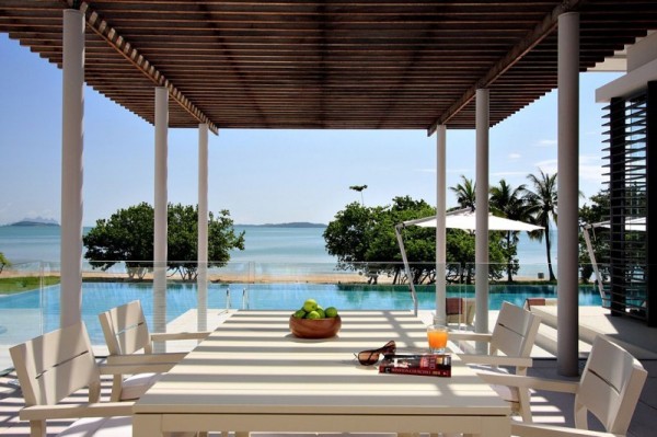 Luxurious-Phuket-Villa-dining-area-600x399