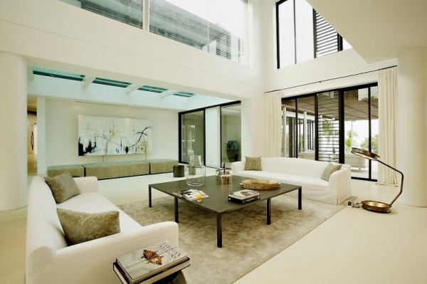 Luxurious-Phuket-Villa-white-living-room-decoration-600x399