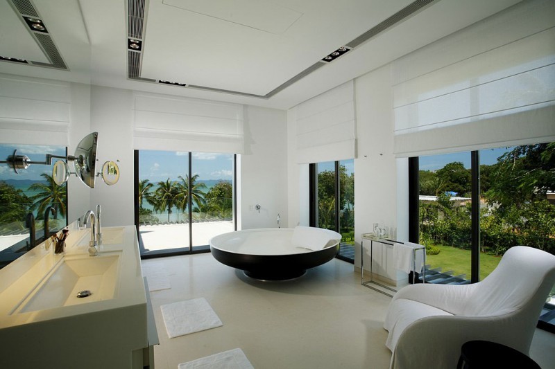 Luxurious Phuket Villa - white modern bathroom
