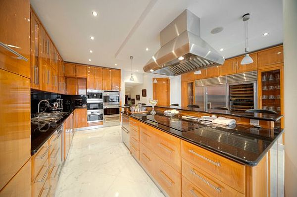 Luxury-penthouse-kitchen-with-ultra-modern-furniture