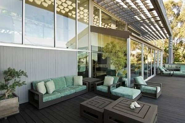 Malibu Contemporary Villa - outdoor patio area