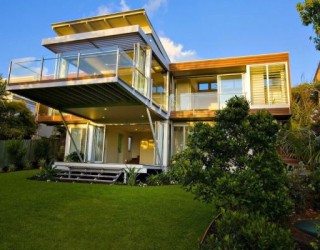 Modern Marcus Beach House by Robinson Architects in Queensland