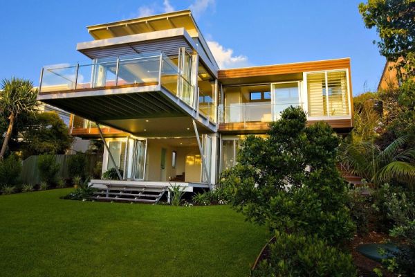 Marcus Beach House - glass steel exterior