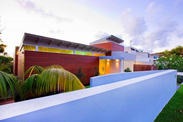 Marcus-Beach-House-wooden-exterior