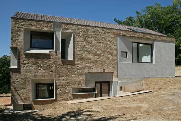 Rural Meets Modern in a Minimalist Dream Home 