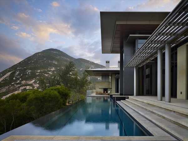 Shek-O-Residence-Hong-Kong-mountain-villa-with-pool