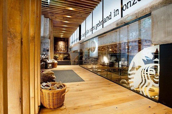 Starbucks concept store in Amsterdam instead of bank vault 3