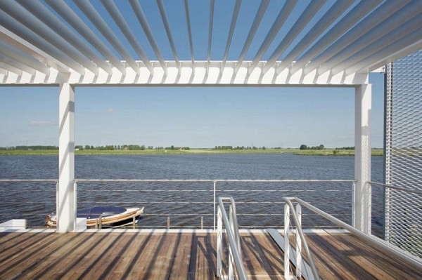 Steel-Steady-House-water-pontoon-600x399