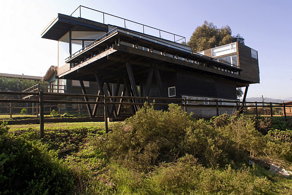 Tacna-Hill-Beach-House-Chile-DRN-Architects