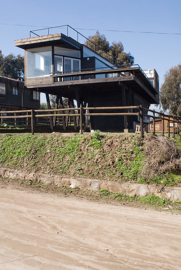 Tacna Hill Beach House with oceanfront