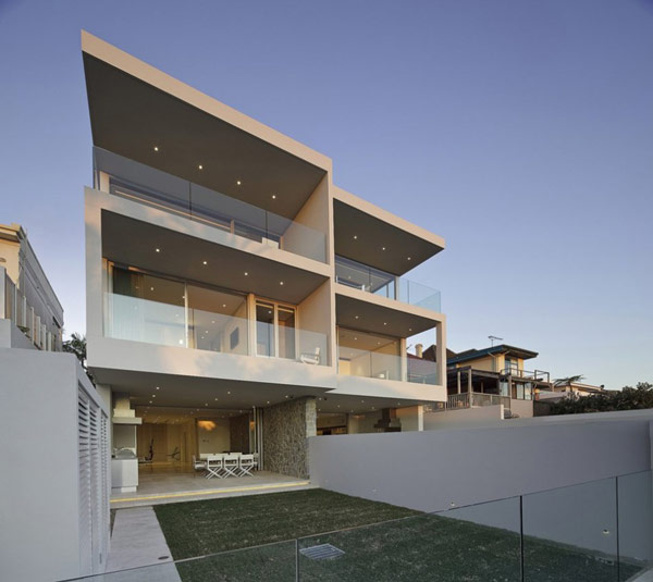 Twin-Modern-Homes-back-yard