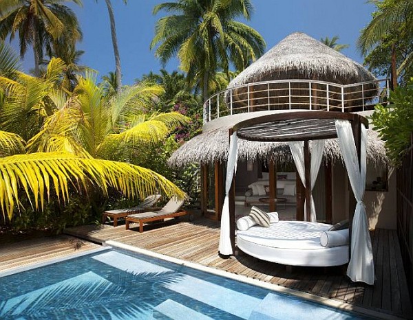 W-Retreat-and-Spa-in-Maldives-baldaquin-pool