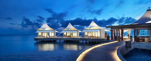 W-Retreat-and-Spa-in-Maldives-luxury-baldaquins