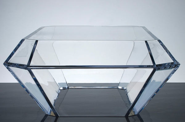 Alexandra-von-Furstenberg’s-Plexiglass-Furniture-12