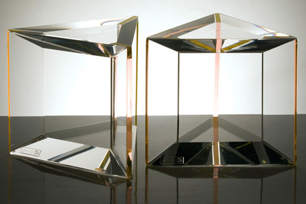 Alexandra-von-Furstenberg’s-Plexiglass-Furniture-13