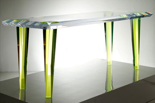 Alexandra-von-Furstenberg’s-Plexiglass-Furniture-14